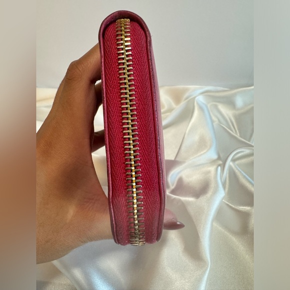 Prada Saffiano Zippy Compact Wallet EUC - Picture 7 of 15